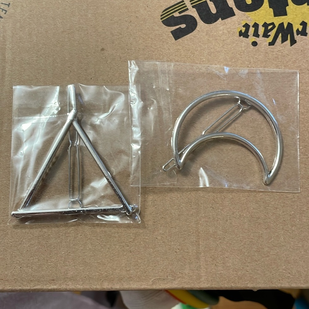 Hair clips-FREE with any purchase.